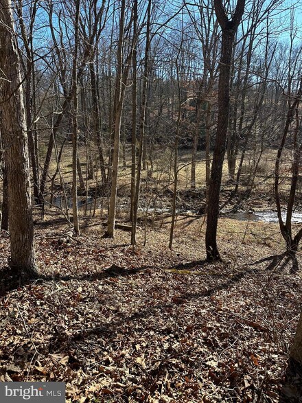 340 Magnolia Rd, Paw Paw, WV 25434