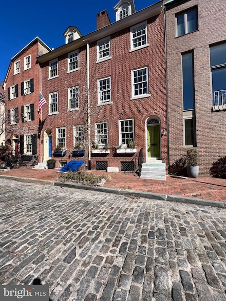 239 Delancey St, Philadelphia, PA 19106