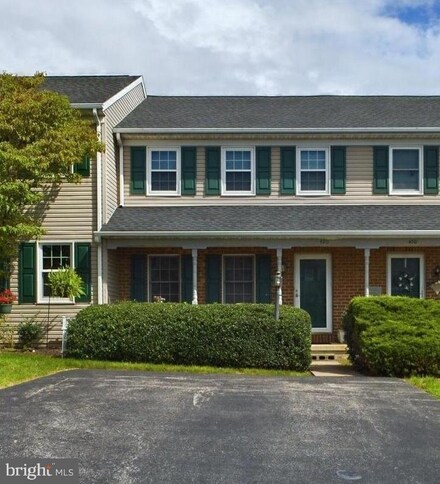 420 Peppermill Ln, York, PA 17404