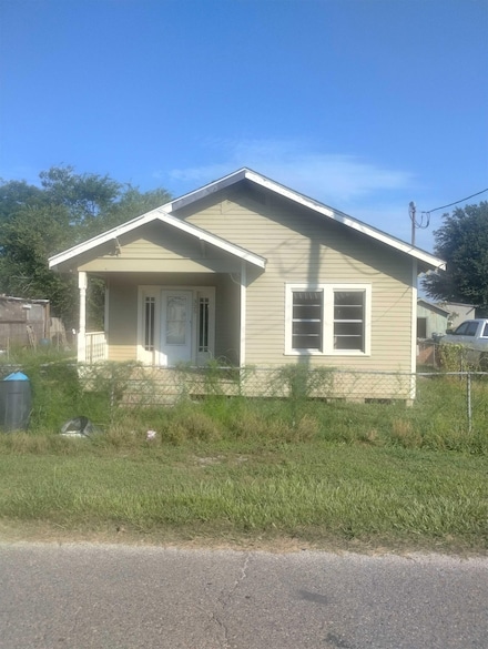 325 E 2nd St, Larose, LA 70373