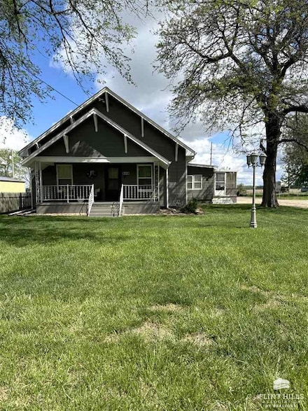 931 E 4th St, Concordia, KS 66901