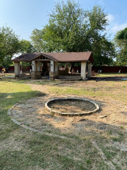 825 S Hughes Ave, Fort Worth, TX 76103