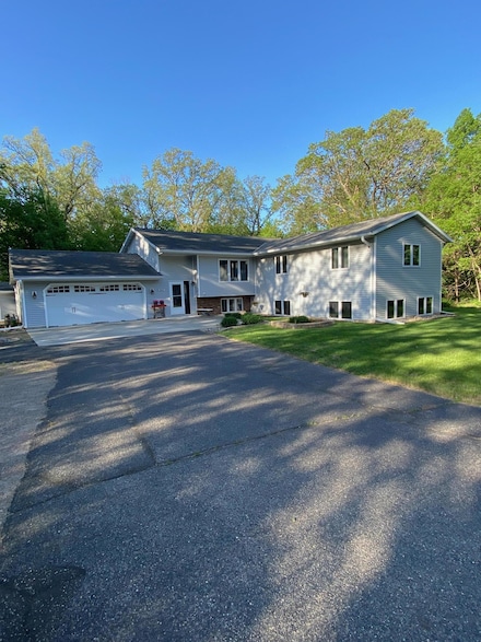 8673 Decathelon Dr, Spicer, MN 56288