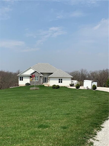 1811 Highway 169, Winterset, IA 50273
