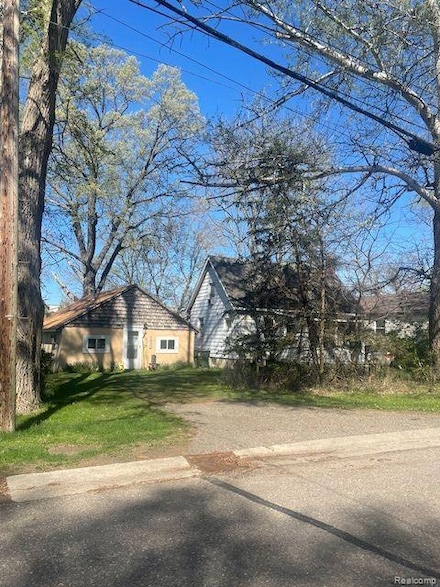 1471 Courtland Blvd, Rochester Hills, MI 48307