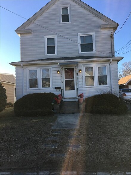 39 Byron St, North Providence, RI 02911