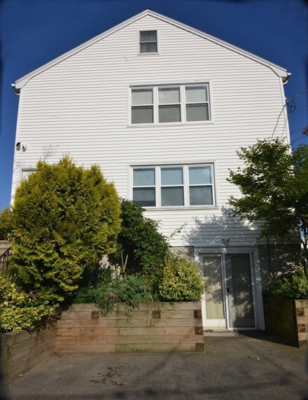 61 Tracey St, Peabody, MA 01960