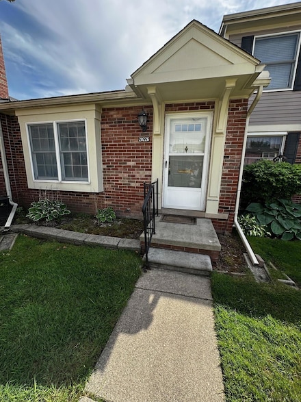 20226 Great Oaks Cir S, Clinton Township, MI 48036