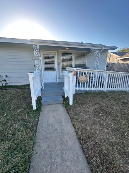 1921 Neumann Dr, Galveston, TX 77551