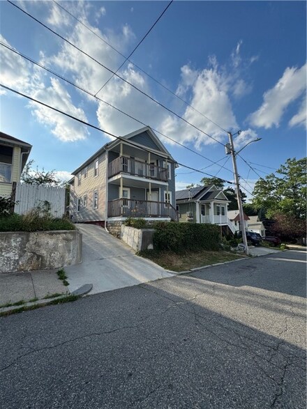 168 Devonshire St, Providence, RI 02908