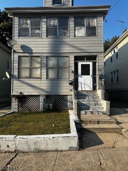 387 E 9th Ave, Roselle, NJ 07203