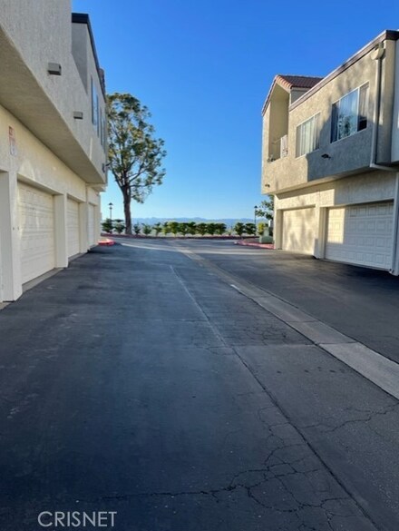 24412 Leonard Tree Ln Unit 101, Newhall, CA 91321