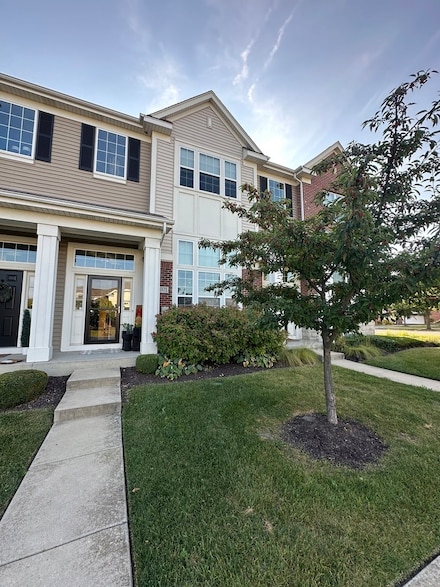 15371 Sheffield Square Pkwy, Orland Park, IL 60462