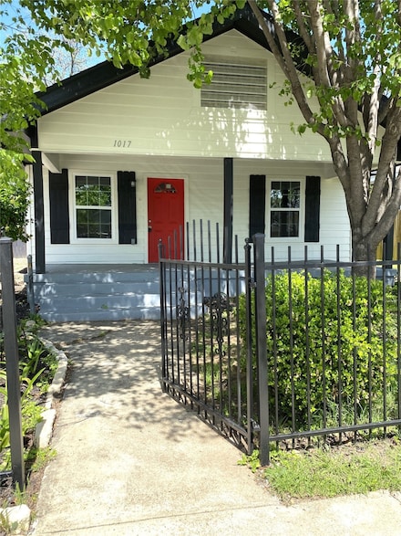 1017 E Baltimore Ave, Fort Worth, TX 76104