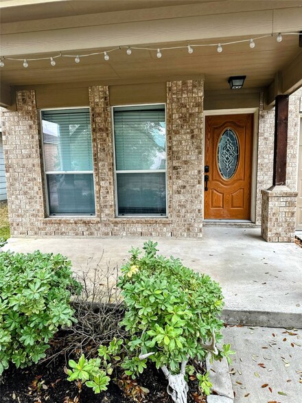 1611 Wooded Acres Dr, Humble, TX 77396