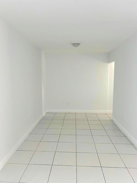 1245 W 24th St Unit 221, Hialeah, FL 33010