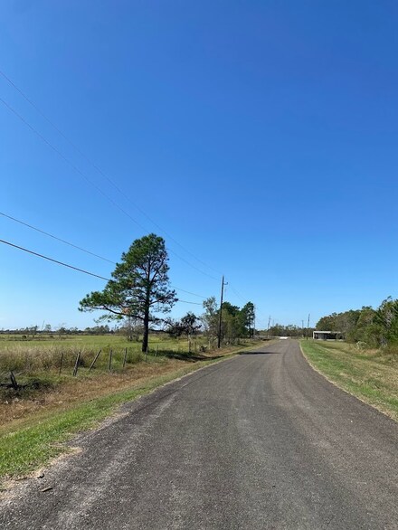 22 Bayou Trace Rd, Beaumont, TX 77705