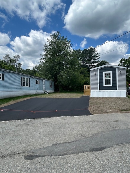 214 Shoreline Dr, Tewksbury, MA 01862