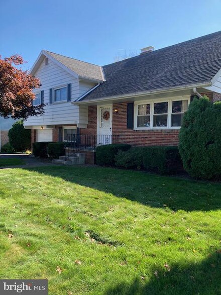1502 Durwood Dr, Reading, PA 19609