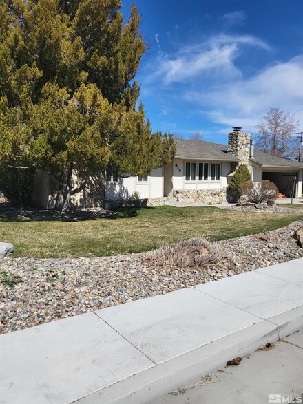 828 W Washington St, Carson City, NV 89703