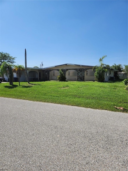 1455 Crest Dr, Englewood, FL 34223