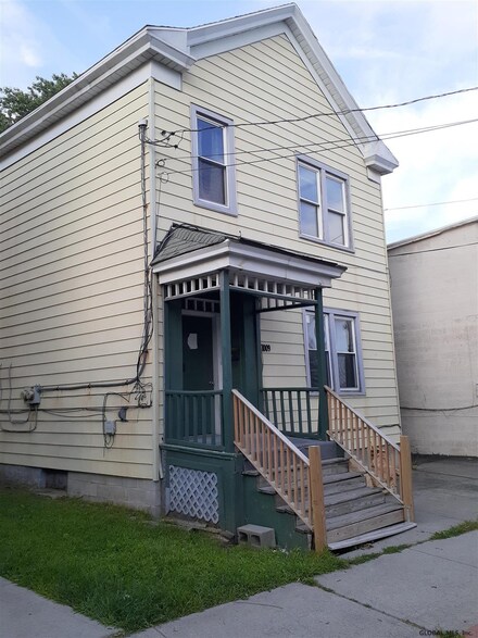 1009 19th St, Watervliet, NY 12189