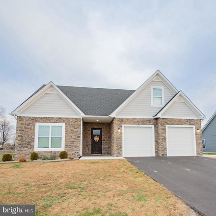 25 Peoney Ln, Bunker Hill, WV 25413