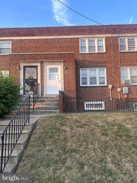 1562 Greenwood Ave, Camden, NJ 08103