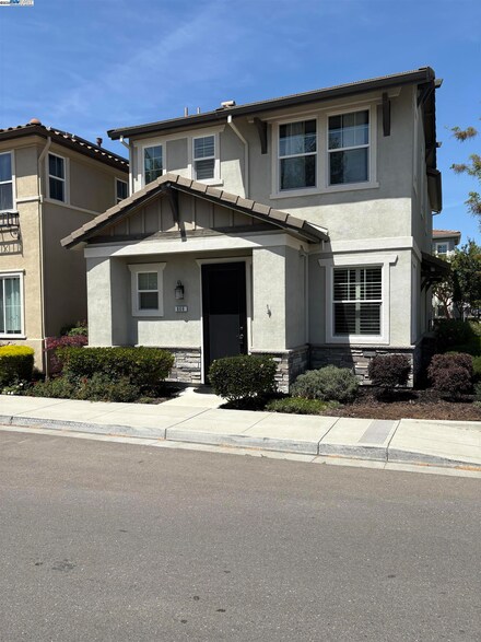 800 Queen Palm Ln, Brentwood, CA 94513