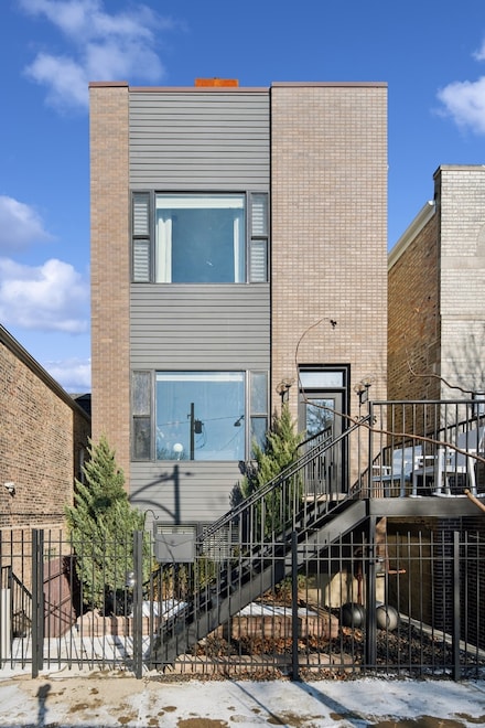 2238 W Palmer St, Chicago, IL 60647