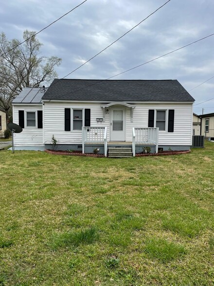 314 E Dundee St, Smithfield, NC 27577