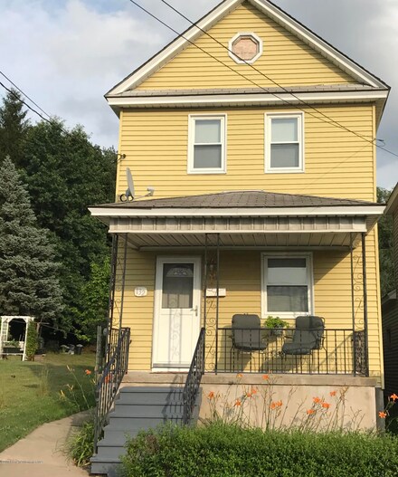 132 Dimmick St, Throop, PA 18512