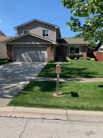 3 Kildeer Ct, Woodridge, IL 60517