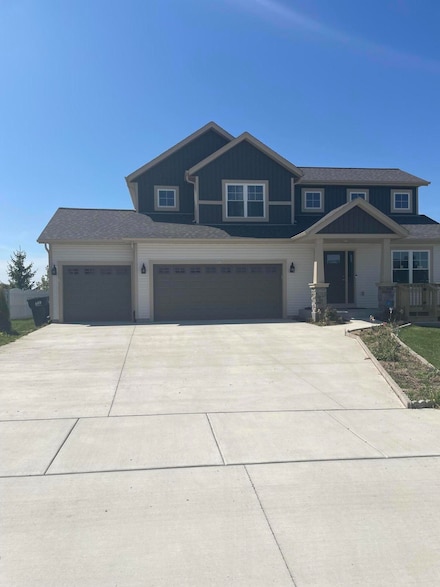 425 Champlain Dr, Johnson Creek, WI 53038