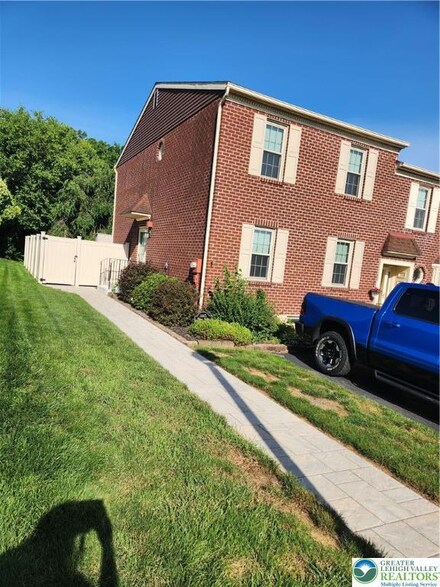 1443 Robert St, Whitehall, PA 18052