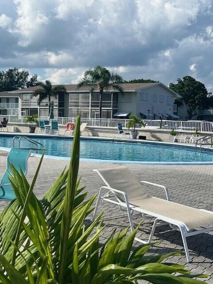 650 Horizon St E Unit 210, Boynton Beach, FL 33435