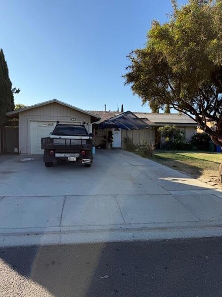 1102 Pinnacles Ave, Greenfield, CA 93927