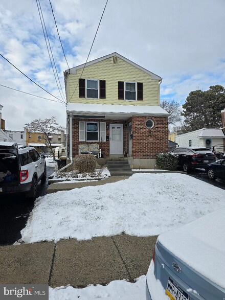 37 E Madison Ave, Clifton Heights, PA 19018