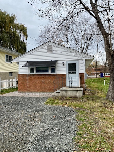 26 Poplar St, Greenwood Lake, NY 10925