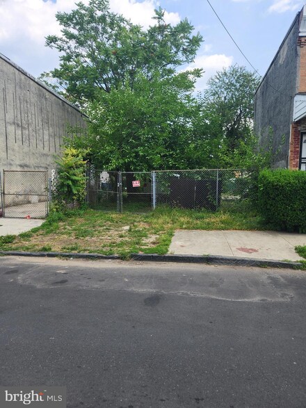 142 N 25th St, Camden, NJ 08105