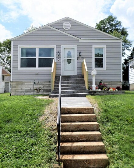 5904 Victoria Ave, Saint Louis, MO 63110