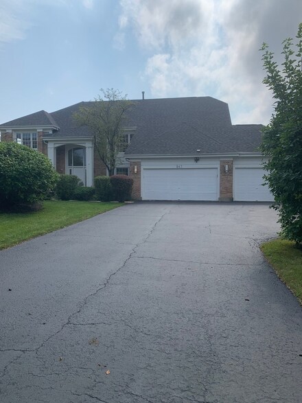 563 Dover Ct, Buffalo Grove, IL 60089