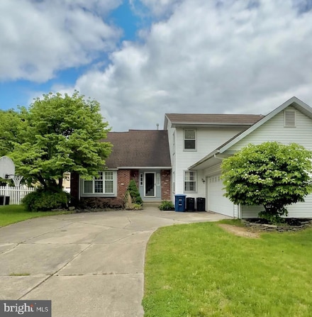28 Stratford La, Mount Laurel, NJ 08054