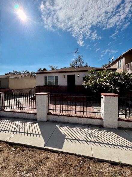 9807 Redfern Ave, Inglewood, CA 90301