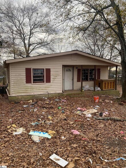 220 Clarence Cir, Moore, SC 29369