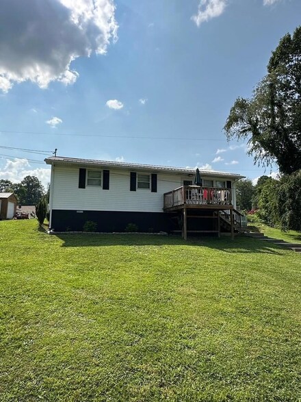 112C Oakwood St, Oak Hill, WV 25901