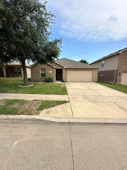 5704 Sapphire Pool Trail, Fort Worth, TX 76244