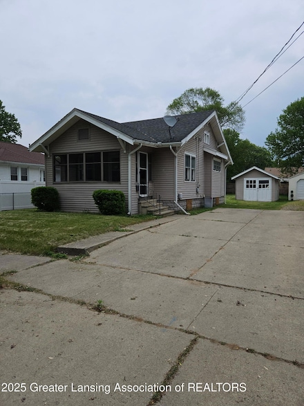 909 Seymour Ave, Jackson, MI 49202