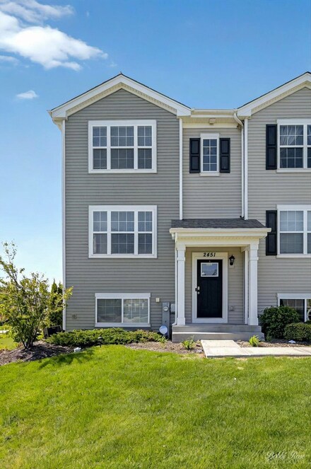 2451 Alison Ave, Pingree Grove, IL 60140