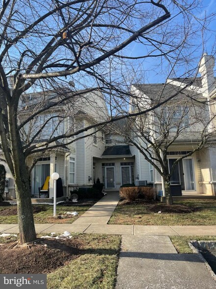510 Dresher Woods Dr, Dresher, PA 19025